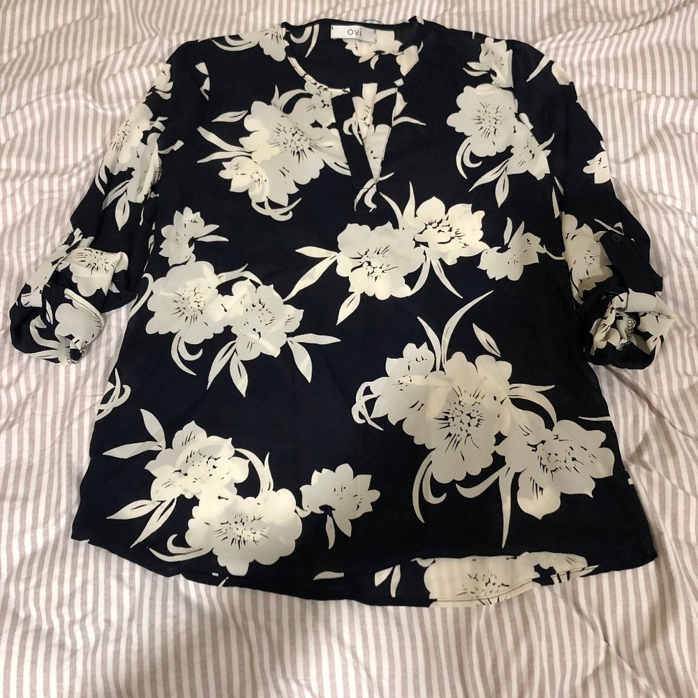 Women's OVI floral blouse size S NWOT